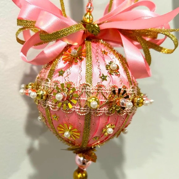 Vintage repurposed holiday Christmas ornament - Picture 2 of 10